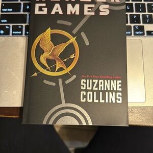 The Hunger Games by Suzanne Collins - Black Cover Edition